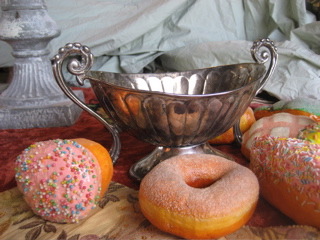 ss-silv-bowl-fake-donuts